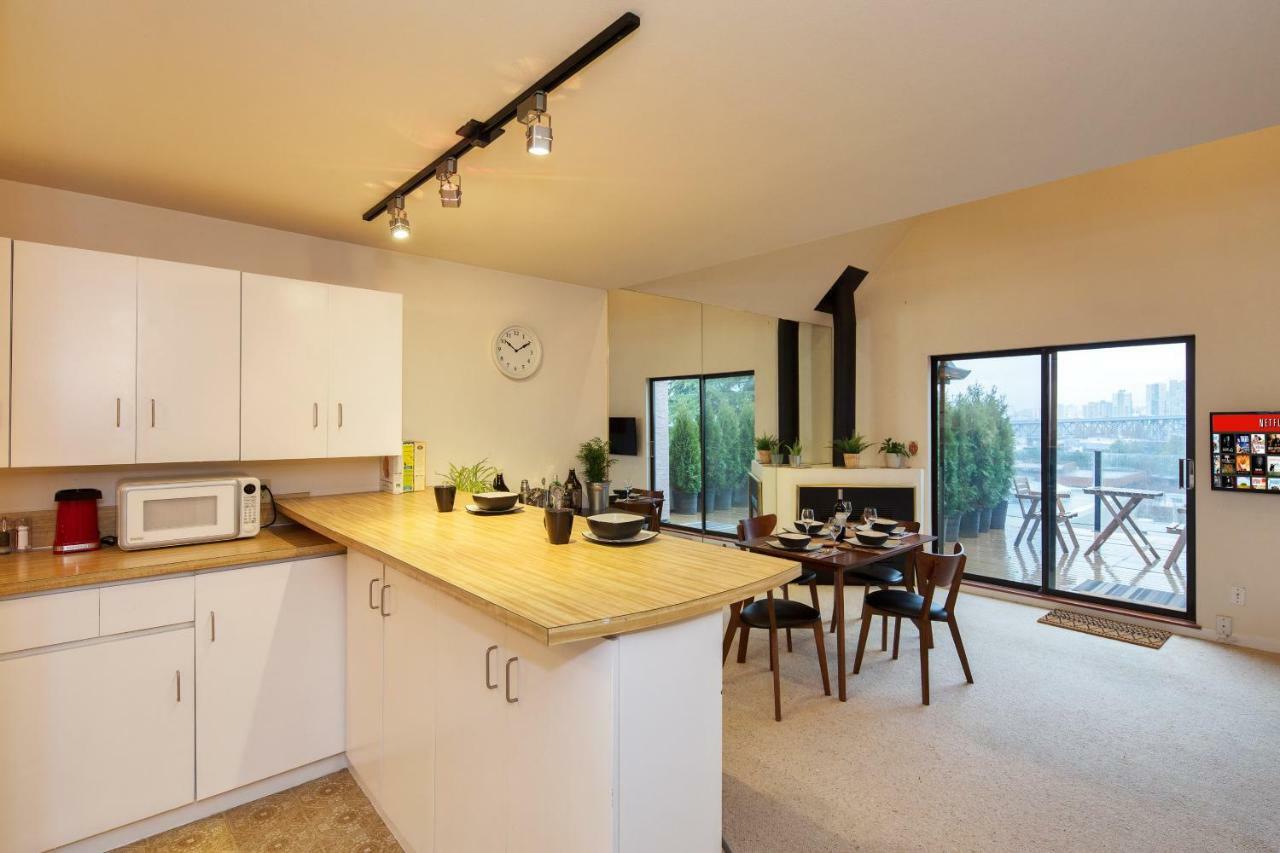 דירות וונקובר Billion Dollar Views In A Beautiful Fairview Slopes Heritage House מראה חיצוני תמונה